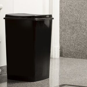 RECIPIENTE CUADRADO X 13 LTS CON TAPA NEGRO COD 1724
