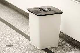 RECIPIENTE CUADRADO X 13 LTS CON TAPA BLANCO COD 1787